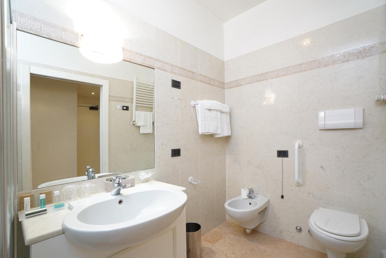 Hotel Europa Pallazzolo sullʼOglio Extérieur photo
